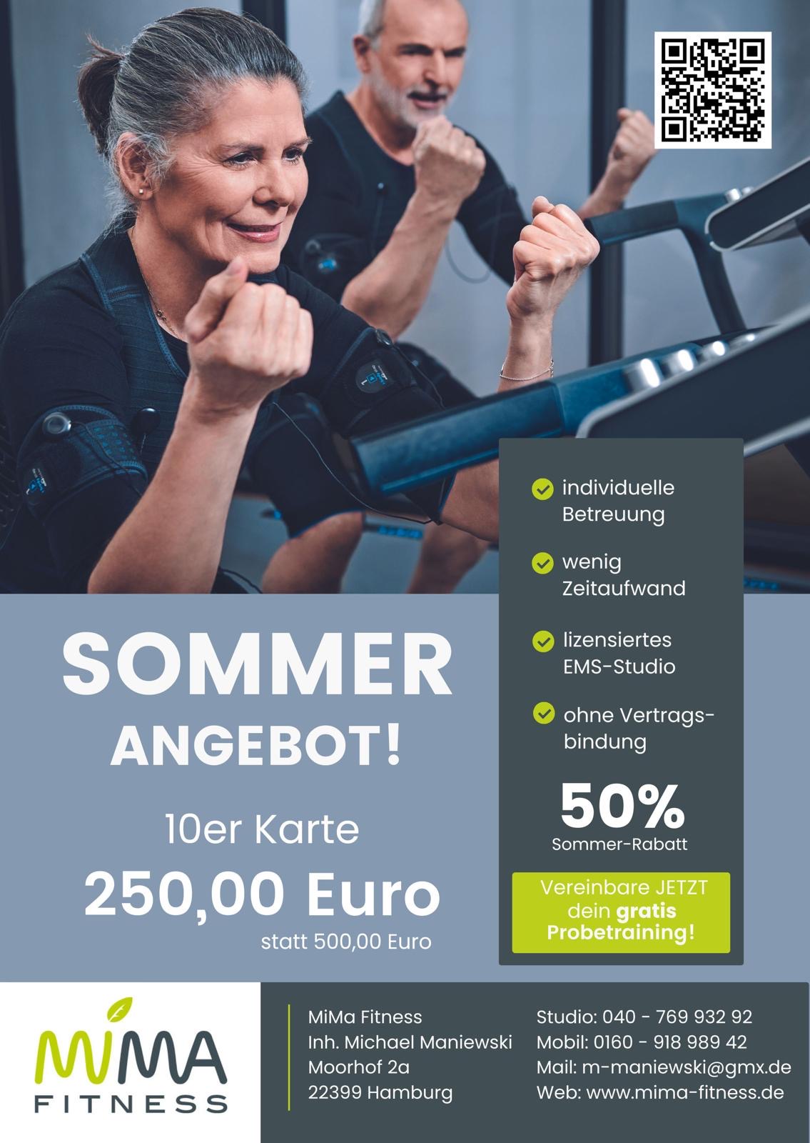 Zwei trainierende Maenner mit fokussiertem Blick, blau schwarzer Anzug, QR Code
